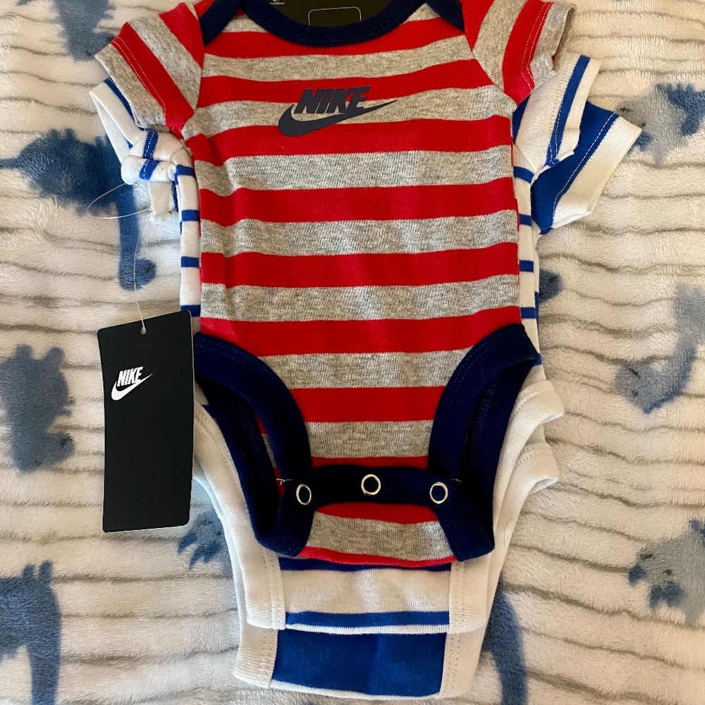 Nike infant boy bodysuits (newborn) NWT